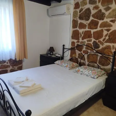 Lithos Komitsa * Metokhion Koumitsas